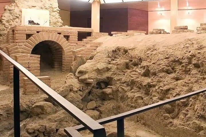 Tour Toledo 5 Underground Discover Hidden History in English