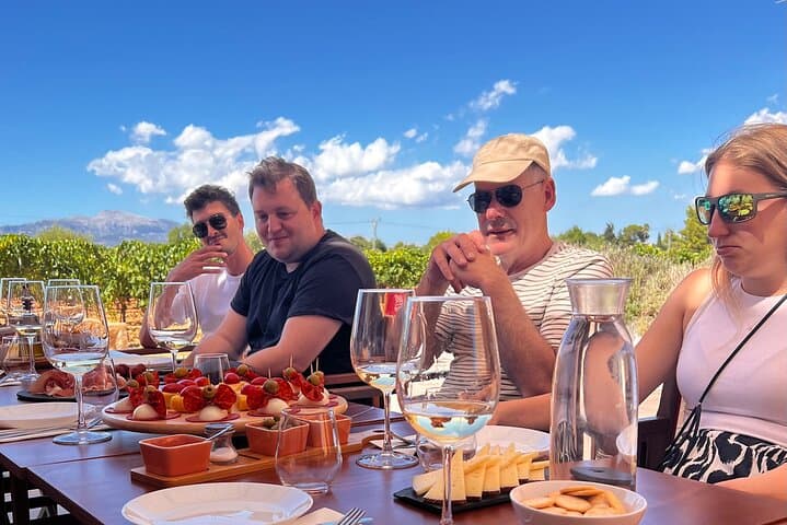 AVENIDA WINE EXPERIENCE- Treasures of the local wine