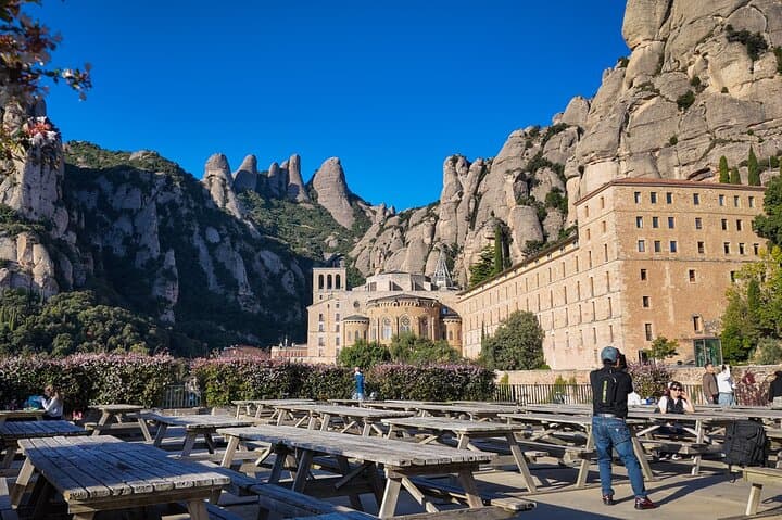 Montserrat Half Day Round Trip Private Experience with Moreneta
