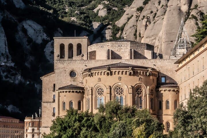 Montserrat Half Day Round Trip Private Experience with Moreneta