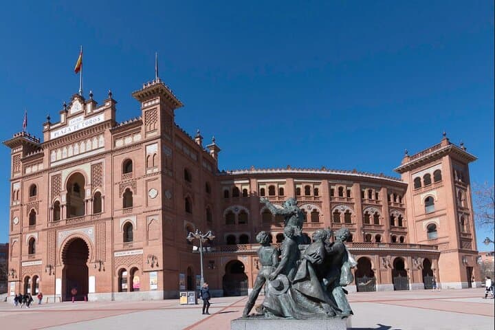 Guided tour of Madrid's 4 most popular neighborhoods.