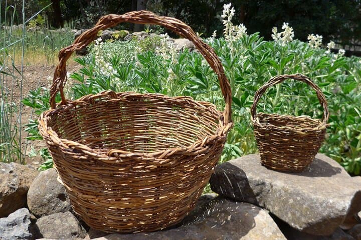Basket weaving from palm brooms in La Gomera