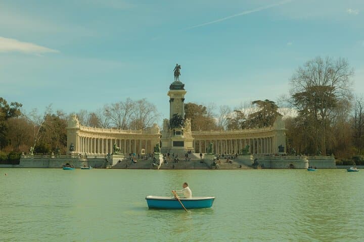 Madrid: Retiro park Secrets, Legends & Palaces Small Group Tour