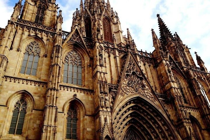 Skyline Views & Catalan Delicacies - Private tour