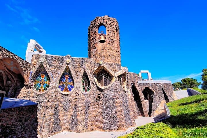 Wines & Wonders: Gaudí Unveiled & Premium Wine Escape