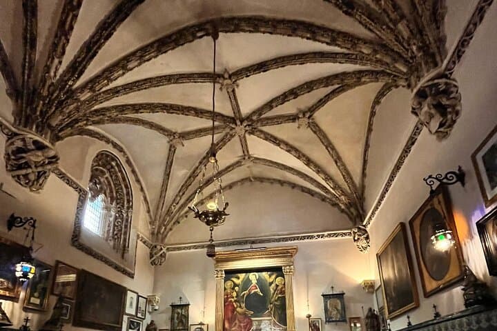 Seville Palaces: Dueñas Palace and Pilate House Tour