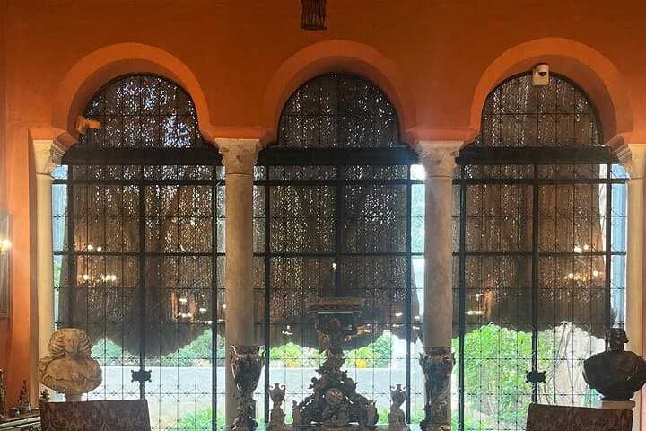 Seville Palaces: Dueñas Palace and Pilate House Tour