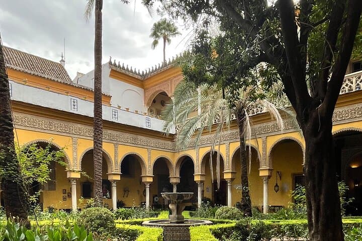 Seville Palaces: Dueñas Palace and Pilate House Tour