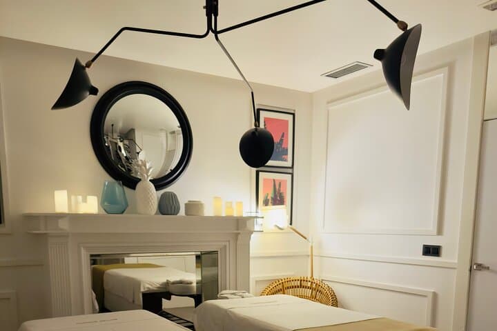 Moisturizing Facial Cleansing Experience in Madrid