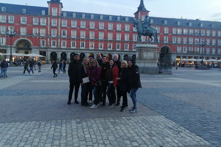 Guided tour of Madrid's 4 most popular neighborhoods.