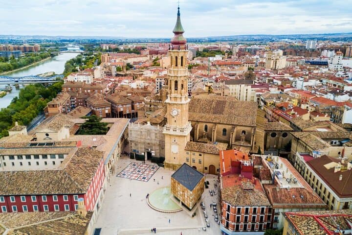 Zaragoza Scavenger Hunt and Highlights Self Guided Walking Tour