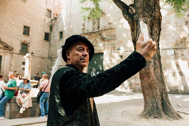 Self-Guided Tour with Augmented Reality of the Gothic Quarter