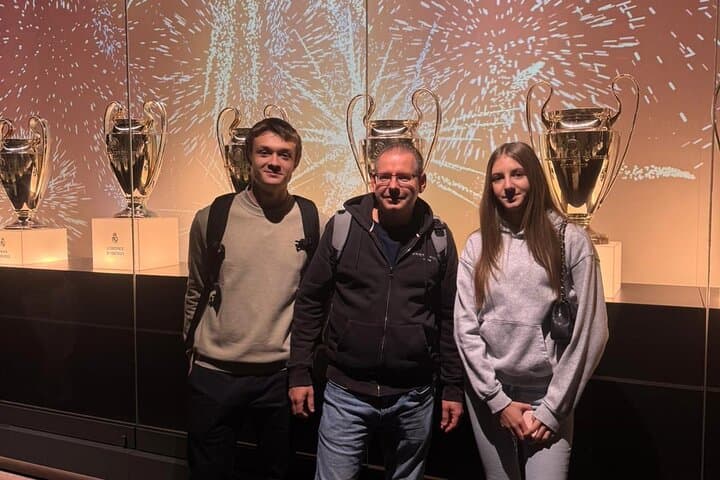 Madrid: Real Madrid football matchday experience with local