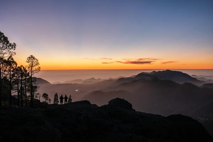 Sunset Hike and Stargazing Experience in Roque Nublo Mountains