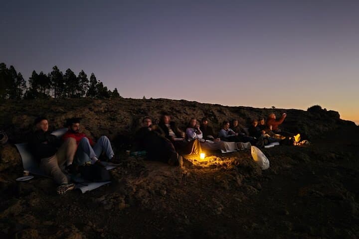Sunset Hike and Stargazing Experience in Roque Nublo Mountains