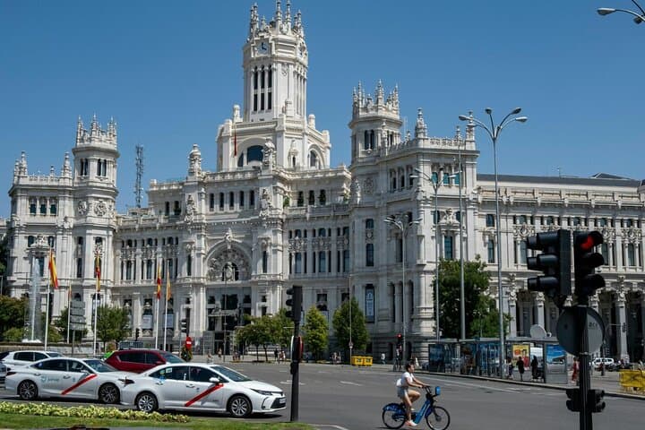Madrid Private Walking Tour with a Local