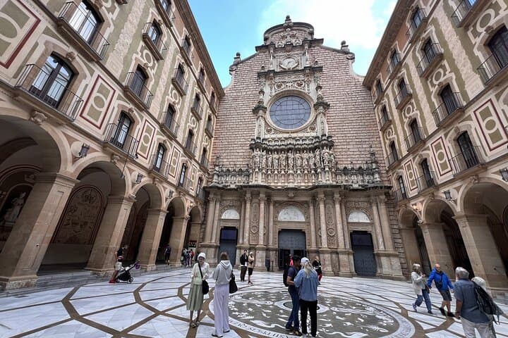 Barcelona to Montserrat Monastery Private Day Trip