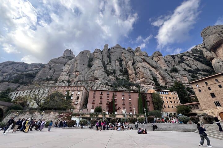 Barcelona to Montserrat Monastery Private Day Trip