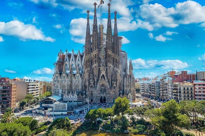Barcelona Private Walking Tour with a Local