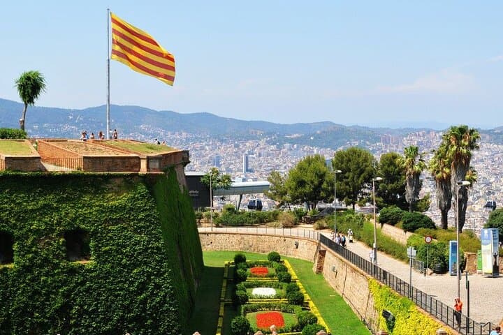 Barcelona: Montjuic Cable Car Ticket and Audio Tour on Your Phone