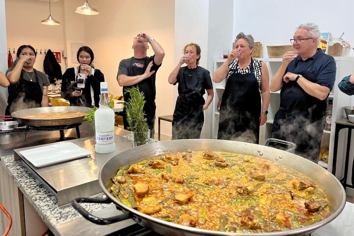 Paella cooking class: Sangria workshop, Tapas & Wine – evening