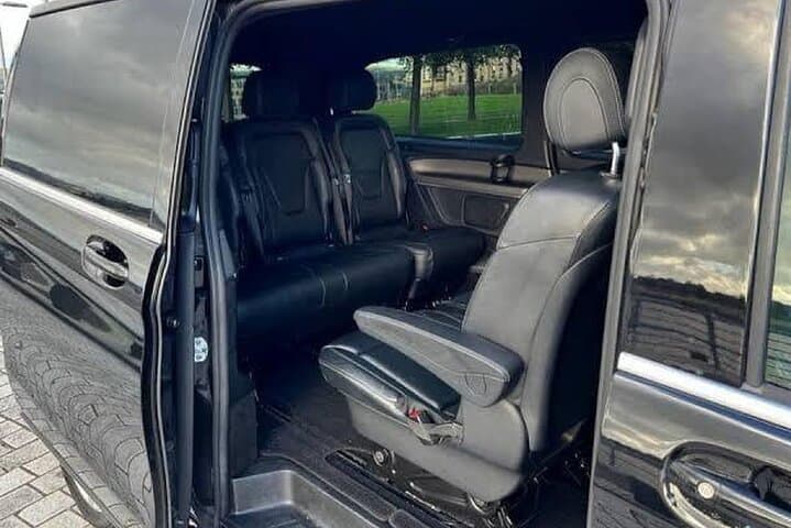 Private Barcelona Airport–City Transfer E-Class, V-Class, Minibus