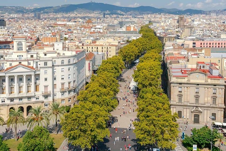 Essential Barcelona Walking Tour Gaudi and Gothic Quarter