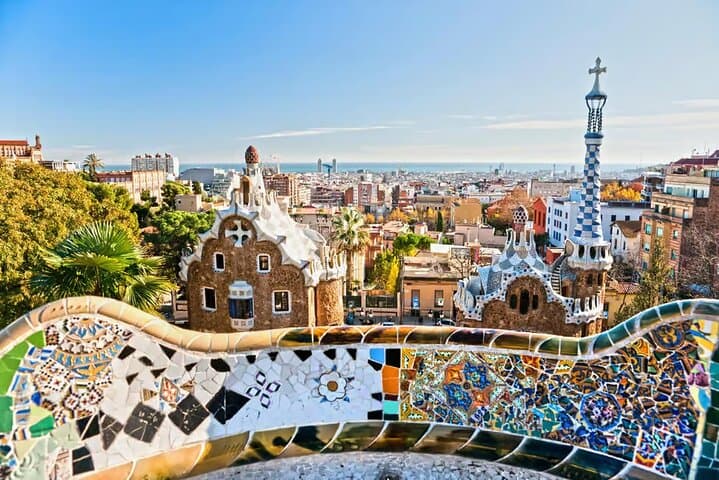 Barcelona: Park Güell Exclusive Guided Walking Tour