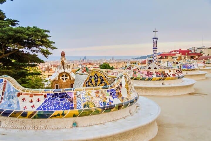 Barcelona: Park Güell Exclusive Guided Walking Tour