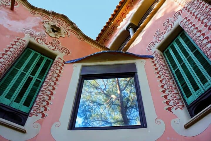 Barcelona: Park Güell Exclusive Guided Walking Tour