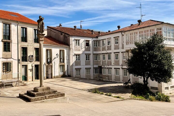 Santiago de Compostela Historic Walking Tour in Small Group