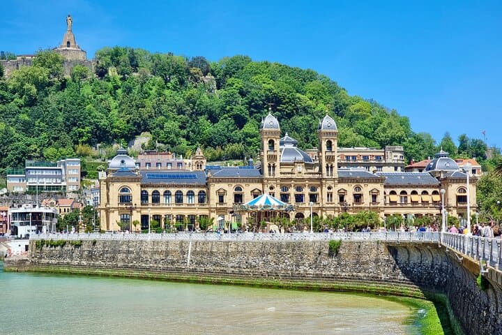 San Sebastian Historic Walking Tour in Small Group