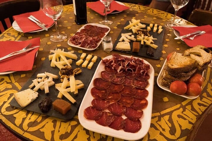 Taste of Barcelona Gourmet Tapas and Wine in the Gothic Quarter