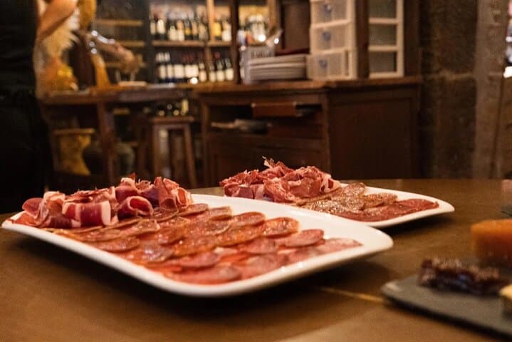 Taste of Barcelona Gourmet Tapas and Wine in the Gothic Quarter