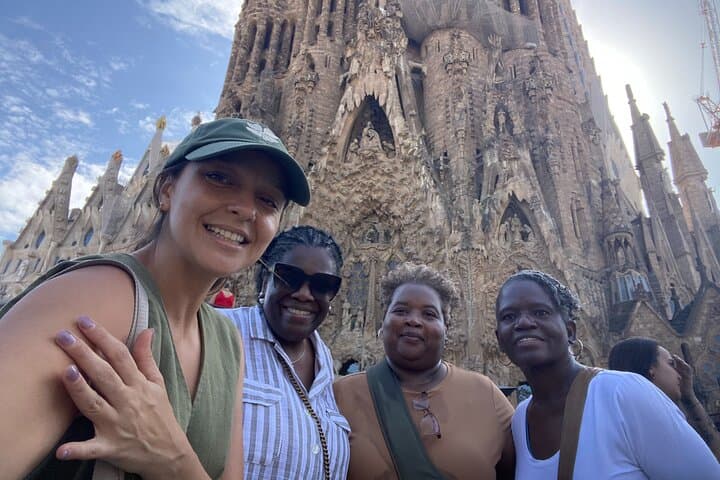 Sagrada Familia & Official Guide Private or Small Group Tour