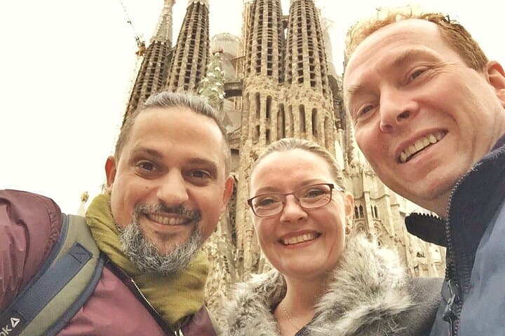 Sagrada Familia & Official Guide Private or Small Group Tour