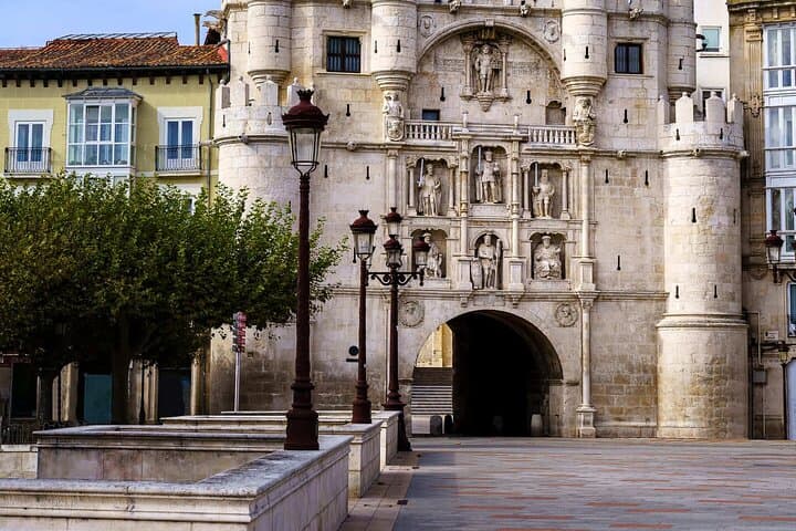 Hello Burgos: Private 2-Hour Intro City Walk with Local Guide
