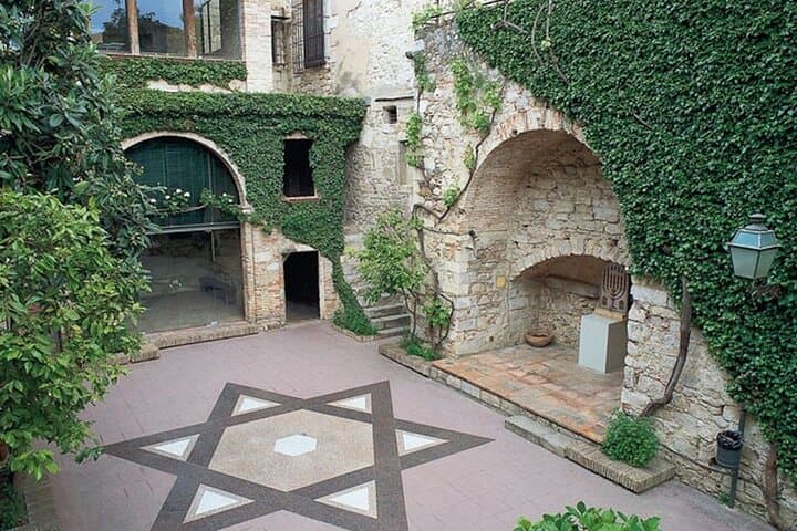 Girona Historical Guided All Inclusive small group from Barcelona