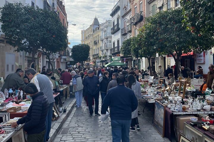 mmerse yourself in local flavors at Calle Feria Market, a lively stop on the 3-hour cultural tour