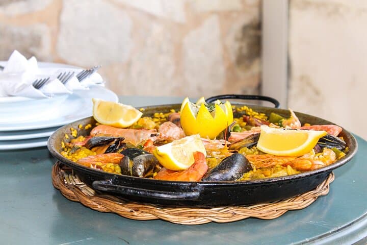 Barcelona Private Food Tour: Tapas, Paella & 8+ Food Tastings
