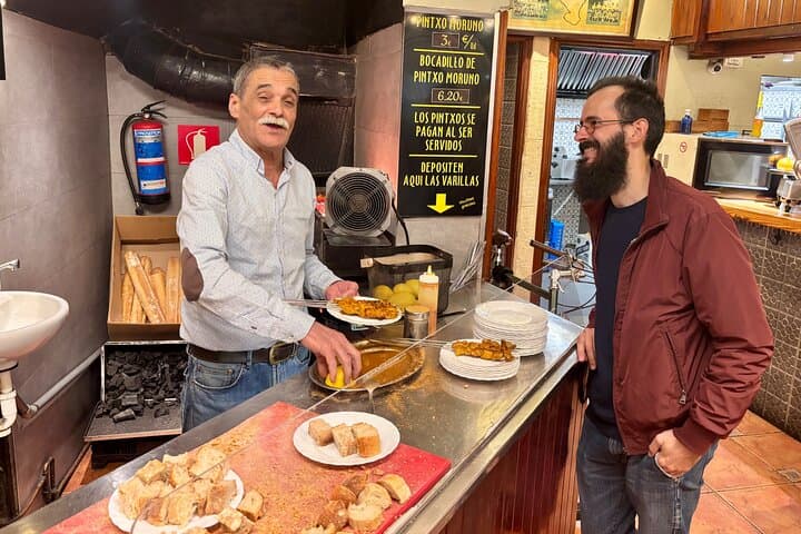 Bilbao Small Group Tour with Tapas and Wine Tasting