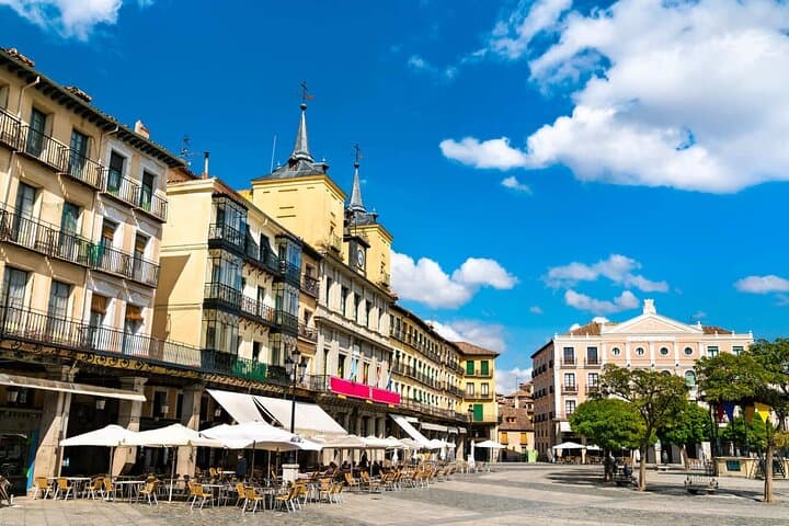 Hello Segovia: Private 2-Hour Intro City Walk with Local Guide
