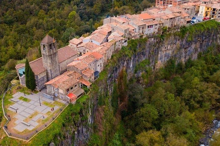 Medieval Small Group Tour, Besalu and Catellfollit from Barcelona