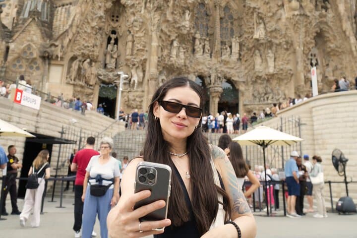 Barcelona Express: 3 Hour Iconic Highlights & Best Photo Spots