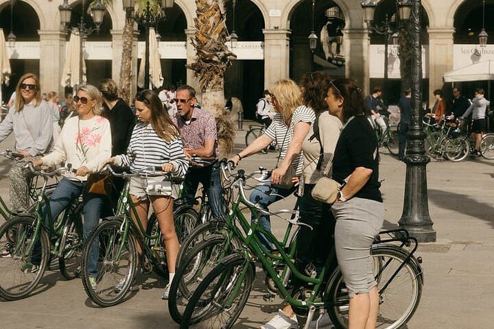Barcelona 3-hour Bike or E-Bike Tour: Gaudí By Bike
