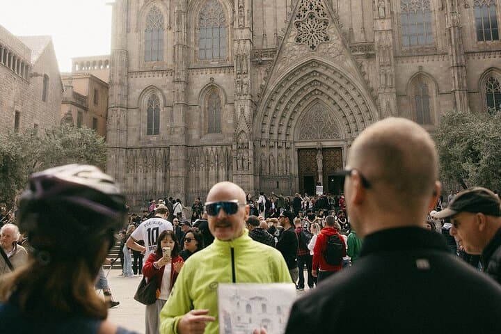 Barcelona 3-hour Bike or E-Bike Tour: Gaudí By Bike