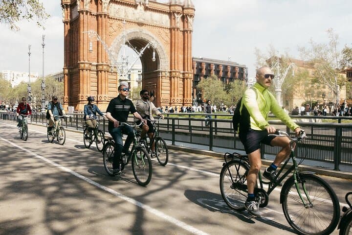 Barcelona 3-hour Bike or E-Bike Tour: Highlights and Hidden Gems
