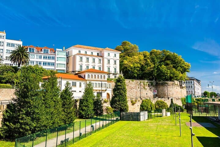 Hello La Coruna: Private 2-Hour Intro City Walk with Local Guide