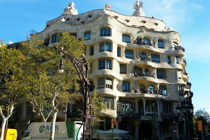 Casa Milà by Gaudí: Architectural Walking Tour