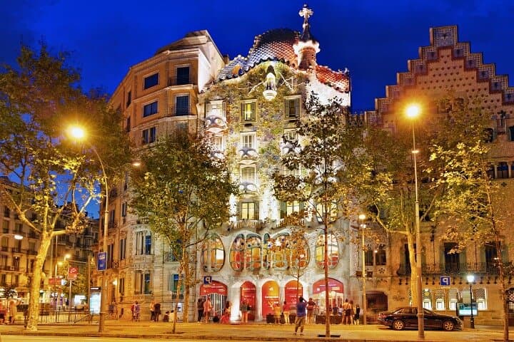 Barcelona Christmas Lights Self Guided Walking Tour